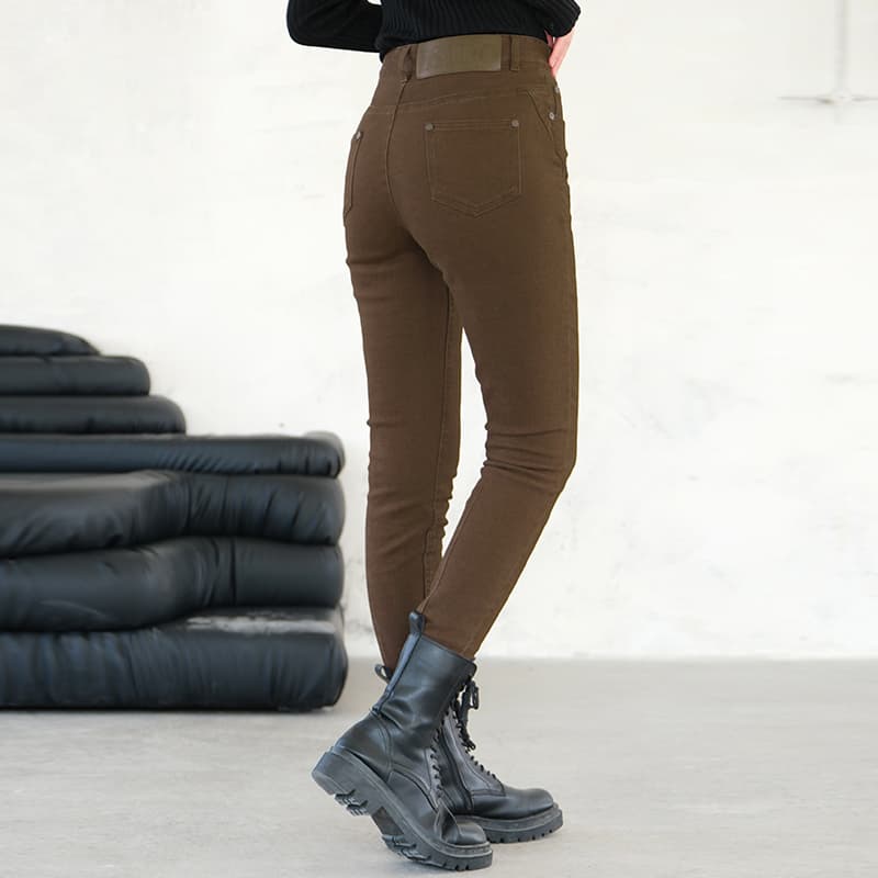 すっきりシルエット美脚スキニーパンツ