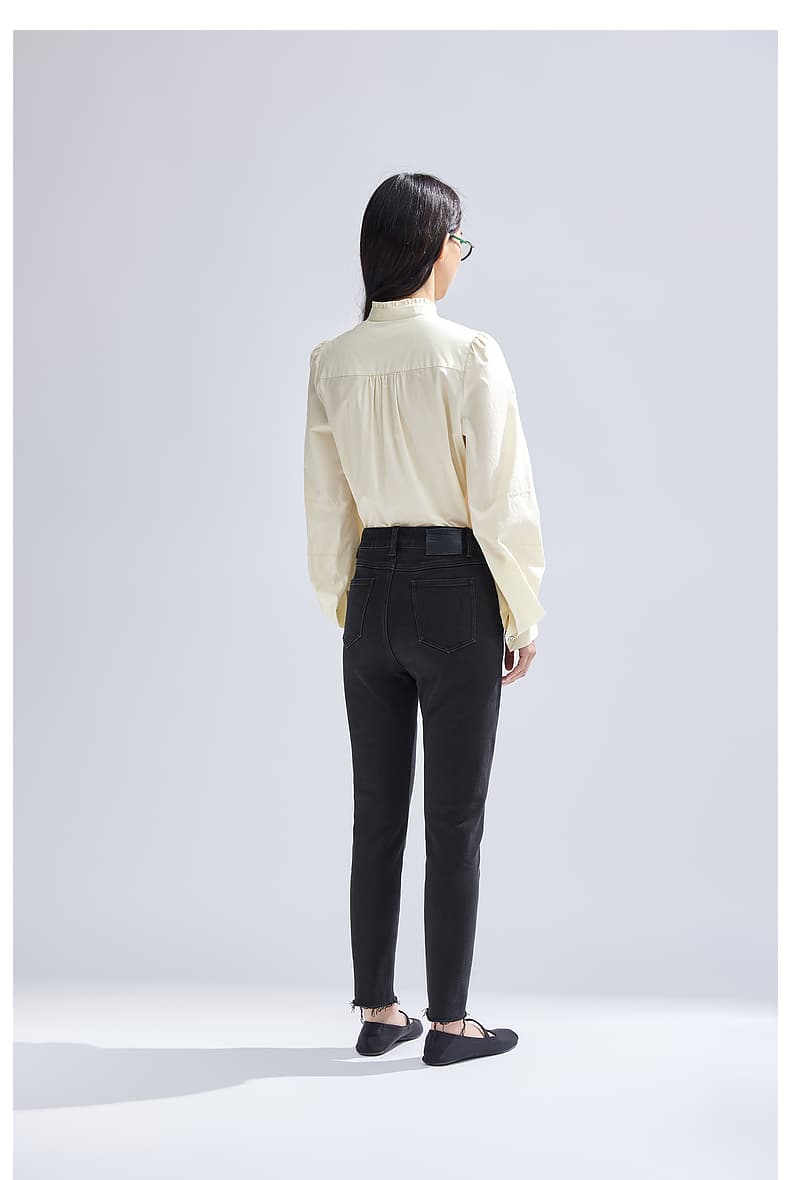 すっきりシルエット 裾切りっぱなしスキニーパンツ