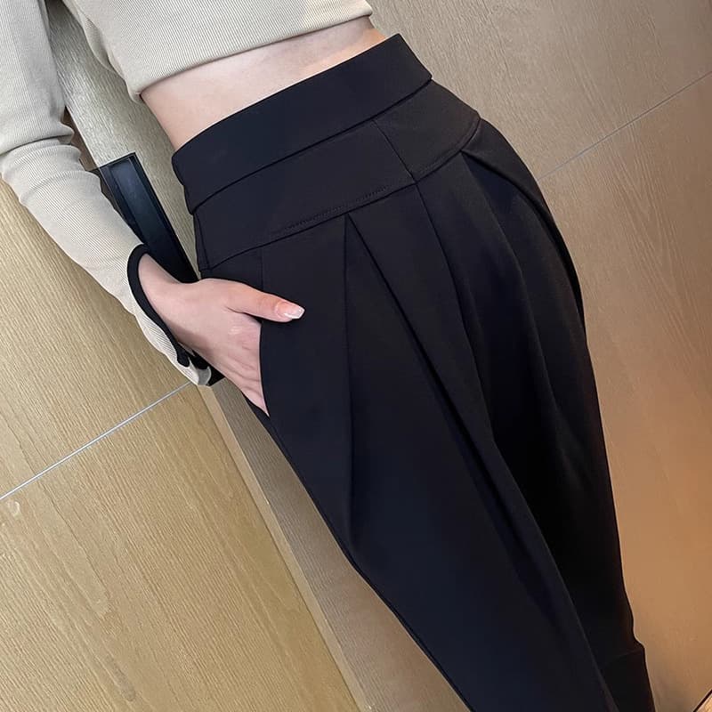 スキニーパンツ 洗練タックデザイン美脚パンツ