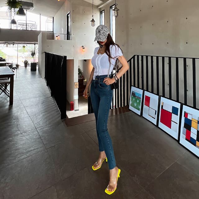 すっきりシルエットハイウエストスキニーパンツ