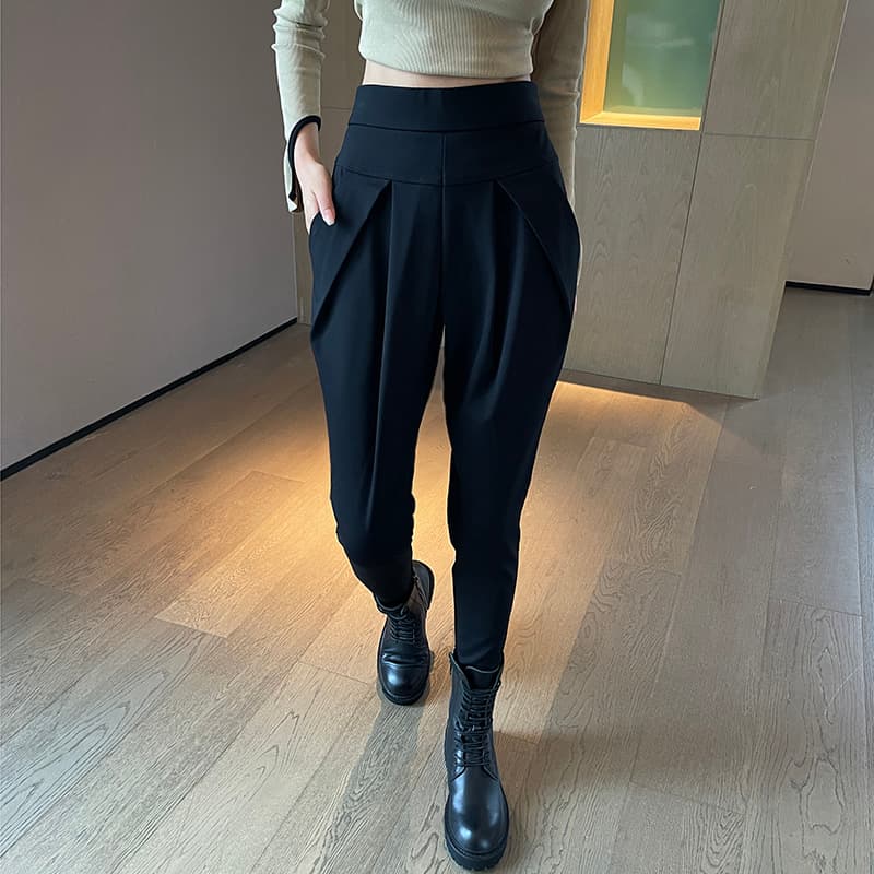 スキニーパンツ 洗練タックデザイン美脚パンツ