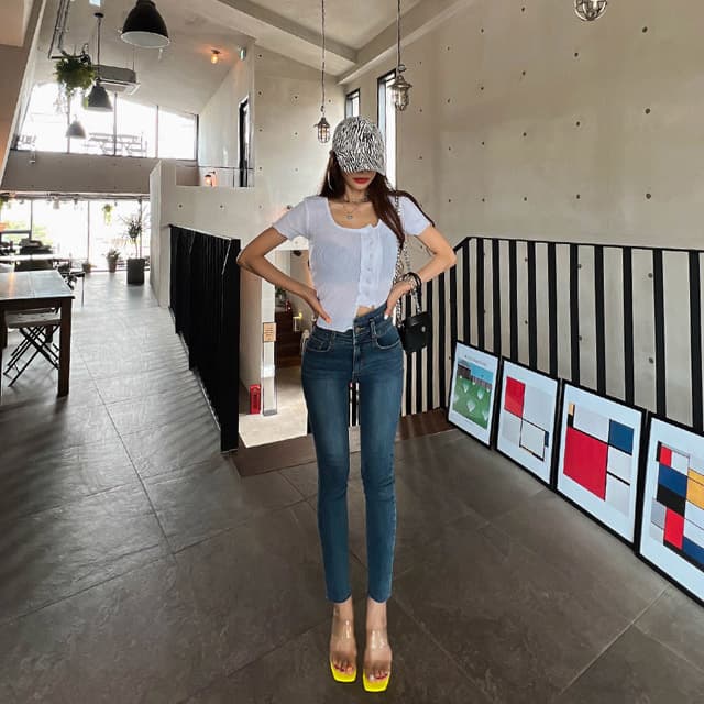 すっきりシルエットハイウエストスキニーパンツ